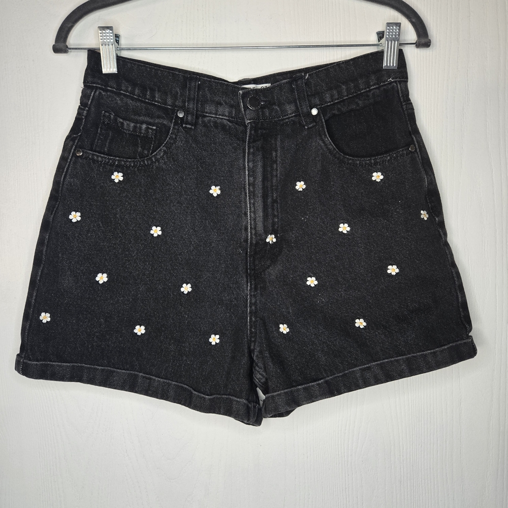 Black Floral Embroidered Women's Shorts